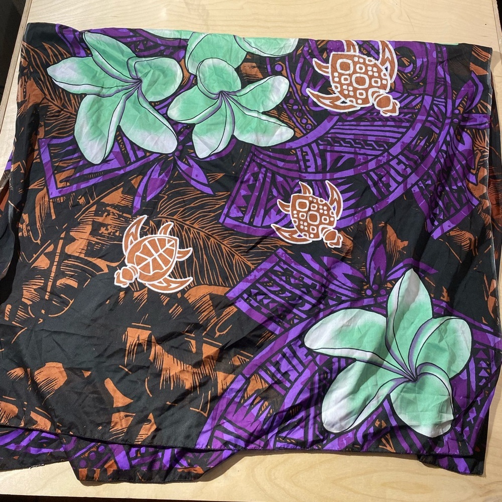 Tropical Print Scarf with Turtles (MO) - Picture 4 of 10